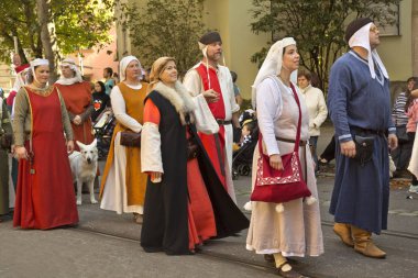 Stuttgart Volksfest. Şehir Merkezi aracılığıyla Mart.