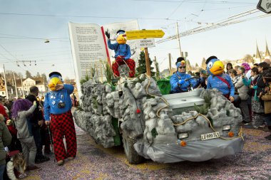 Geleneksel karnaval geçit karnaval maskesi .