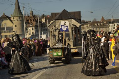 Geleneksel karnaval geçit karnaval maskesi .