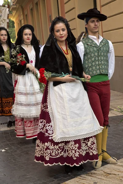 Festival de primavera en Murcia. Procesión en trajes nacionales en las calles de la ciudad . —  Fotos de Stock