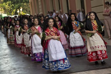 Murcia, İspanya, 17 Nisan 2017. Murcia bahar festivali. Şehrin sokaklarında Ulusal kostümleri alayı. 