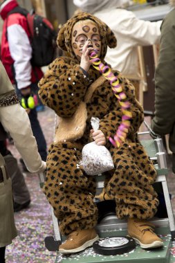 Luzern, İsviçre, 28 Şubat 2017. Geleneksel karnaval geçit karnaval maskesi .