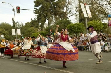 Murcia, İspanya, 18 Nisan 2017. Murcia bahar festivali. Şehrin sokaklarında Ulusal kostümleri alayı. 