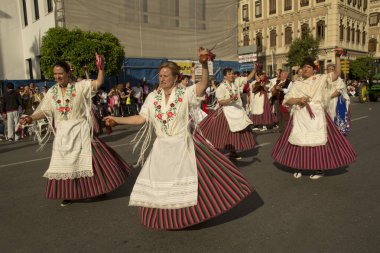 Murcia, İspanya, 18 Nisan 2017. Murcia bahar festivali. Şehrin sokaklarında Ulusal kostümleri alayı. 