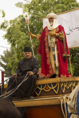 Alcoy, Alicante, İspanya. 22 Nisan 2017. Festival Moors ve Hıristiyanlar. Şehir Merkezi aracılığıyla Mart.