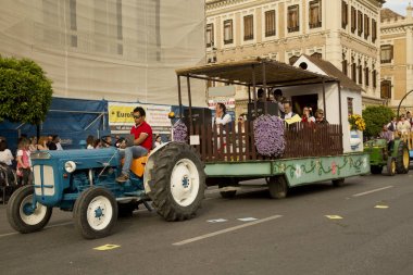 Murcia, İspanya, 18 Nisan 2017. Murcia bahar festivali. Şehrin sokaklarında Ulusal kostümleri alayı. 