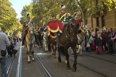 Stuttgart, Almanya, 30 Eylül 2018. Stuttgart'ta Volksfest. Şehir merkezinden geçen yürüyüş.
