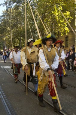 Stuttgart, Almanya, 30 Eylül 2018. Stuttgart'ta Volksfest. Şehir merkezinden geçen yürüyüş.