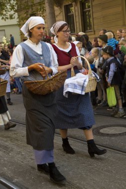 Stuttgart, Almanya, 30 Eylül 2018. Stuttgart'ta Volksfest. Şehir merkezinden geçen yürüyüş.