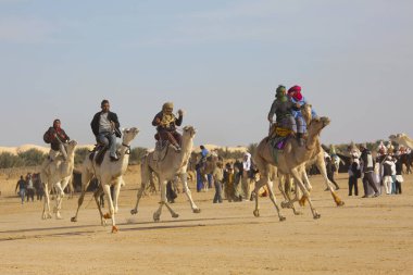 DOUZ, TUNISIA. 21 Aralık 2018 'de. Douz, Tunus 'ta Sahra Festivali.