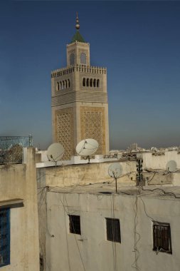TUNIS, TUNISIA. 27 Aralık 2018 'de. Tunus, Tunus 'taki Zaituna Camii' nin terasından görüntü.