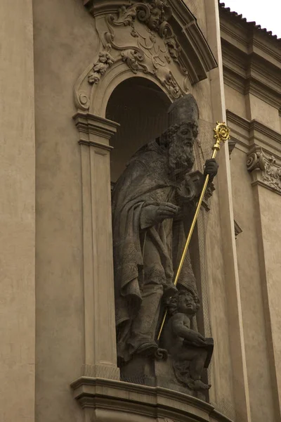 Prága Csehország 2018 December Prágai Szent Miklós Templomot Díszítő Szobor — Stock Fotó