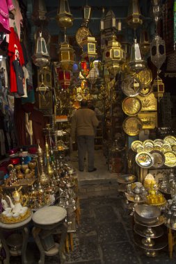 Tunus, Tunus. 27 Aralık 2018. Tunus, Tunus 'taki hediyelik eşya dükkanı.  