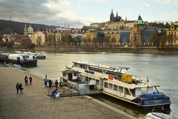 Prague Τσεχικη Δημοκρατια Δεκεμβριου 2018 Άποψη Του Ποταμού Vltava Στην — Φωτογραφία Αρχείου