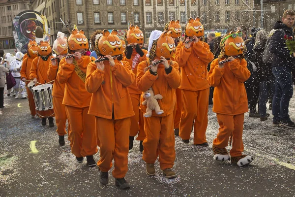 BASEL, SWitzerland, 11 Mart 2019. İsviçre, Basel 'deki geleneksel karnaval maskeleri geçit töreni..