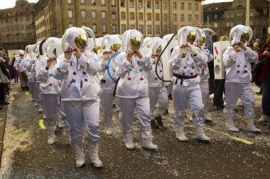 BASEL, SWitzerland, 11 Mart 2019. İsviçre, Basel 'deki geleneksel karnaval maskeleri geçit töreni..