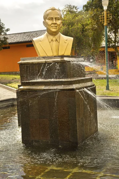 Estátua Patricio Romero Meio Mundo Mitad Del Mundo Perto Quito — Fotografia de Stock