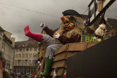 BASEL, SWitzerland, 11 Mart 2019. İsviçre, Basel 'deki geleneksel karnaval maskeleri geçit töreni..