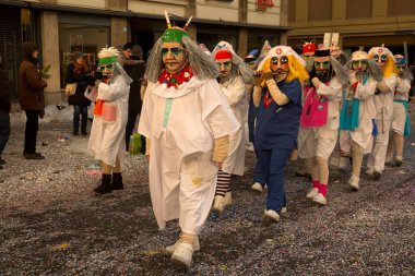 BASEL, SWitzerland, 11 Mart 2019. İsviçre, Basel 'deki geleneksel karnaval maskeleri geçit töreni..