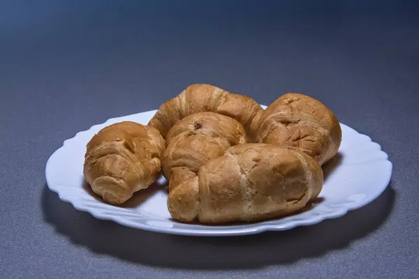 Leckere Croissants zum Frühstück — Stockfoto