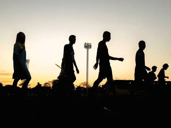 Silhouet van startblokken in veld. — Stockfoto