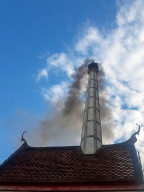 Siyah duman ile Tay oranın