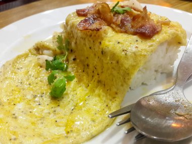 bir plaka ile tipik tortilla de patatas İspanyol o closeup