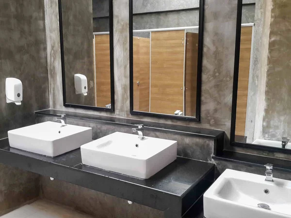 El yıkama için ticari banyo