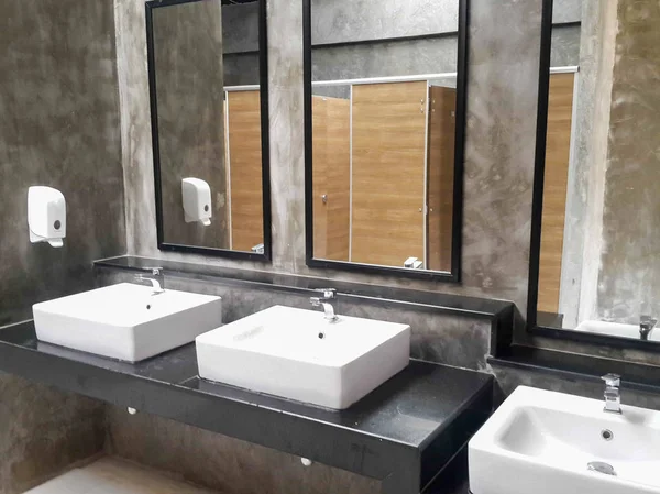 El yıkama için ticari banyo