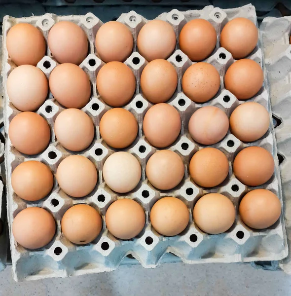 Huevos sin jaula ecológicos marrones — Foto de Stock