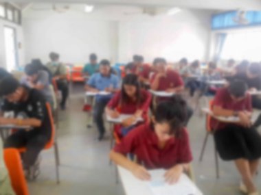 Cevap yazma okul veya üniversite öğrencileri bulanıklık