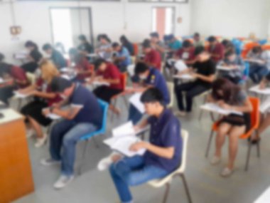 Cevap yazma okul veya üniversite öğrencileri bulanıklık