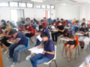 Cevap yazma okul veya üniversite öğrencileri bulanıklık