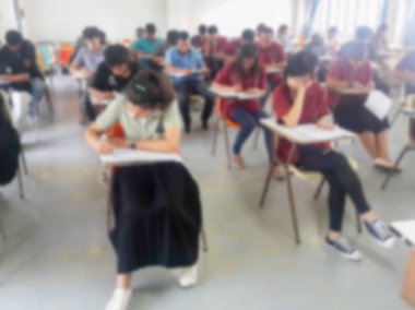 Cevap yazma okul veya üniversite öğrencileri bulanıklık