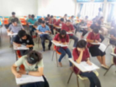 Cevap yazma okul veya üniversite öğrencileri bulanıklık