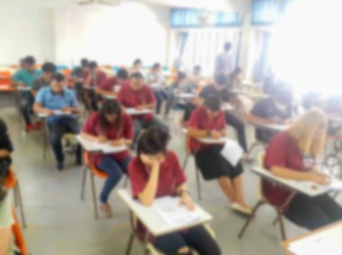 Cevap yazma okul veya üniversite öğrencileri bulanıklık