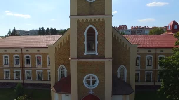 Eglise et monastère avec mouche de hauteur. quadcopter. Des drones. DJI Phantom — Video