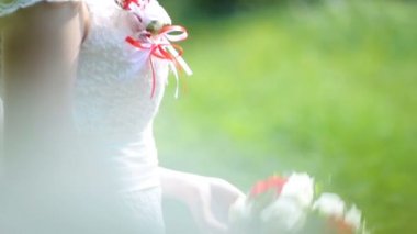 Gelinin elinde düğün buketi