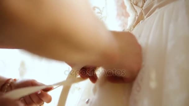 Druhny dokręcone gorset sukni ślubnej — Wideo stockowe