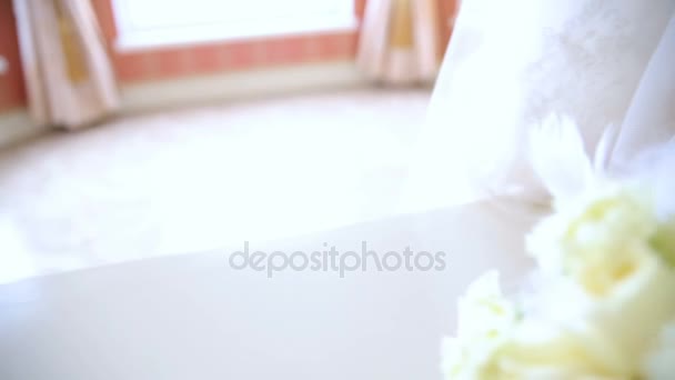 Beautiful wedding bouquet in the room near dress — Stock Video