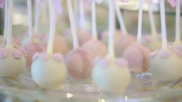 Heerlijke bruiloft receptie snoep bar dessert tafel — Stockvideo