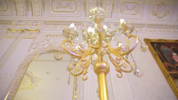A beautiful Chandelier at a Restaurant. Could also be the Interior of a classy Bar or a Living Room. — Stock Video