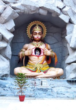 Hindu Tanrı Rishikesh Hanuman ghat Parmarth oguzhan Ashram yakınındaki antik heykeli. Hindistan.