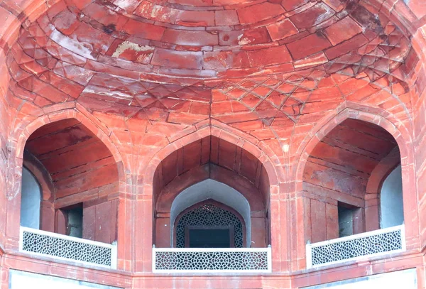 Εσωτερικό ενός από τα μέρη της το αρχαίο Μαυσωλείο στον τάφο Humayun Mughals, Δελχί, Ινδία. — Φωτογραφία Αρχείου