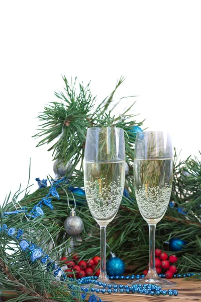 Kerstmis en Nieuwjaar samenstelling, Champagne, pine, sieraad — Stockfoto