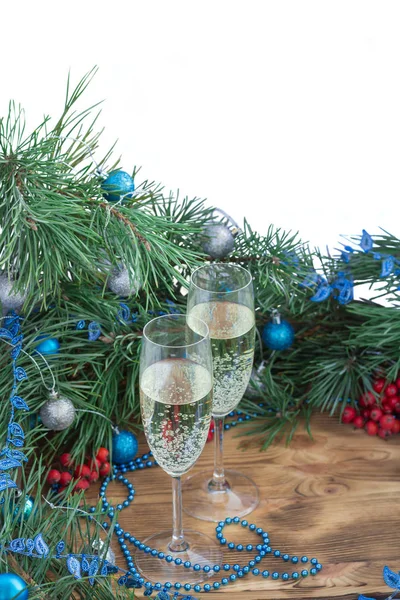 Kerst vakantie samenstelling, Champagne, pine, sieraad decorat — Stockfoto