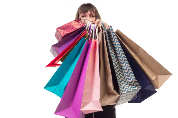 Compras de compras, muitos sacos de papel coloridos, embalagens em feminino — Fotografia de Stock