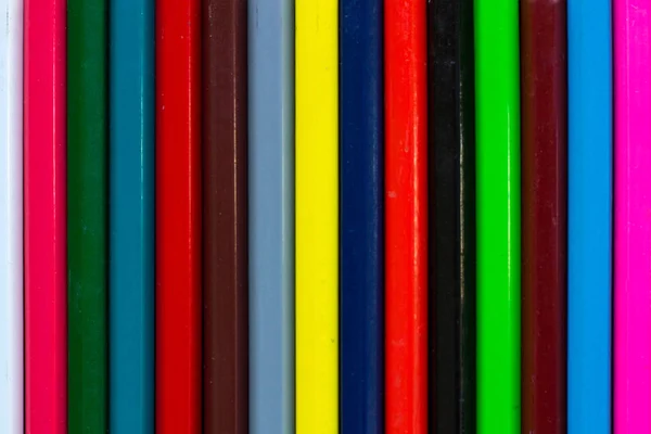 Pystysuora värikäs raidat monivärinen puiset lyijykynät backgro — kuvapankkivalokuva