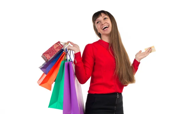 Tiendas de mujeres jóvenes con tarjeta de crédito con papel multicolor ba —  Fotos de Stock