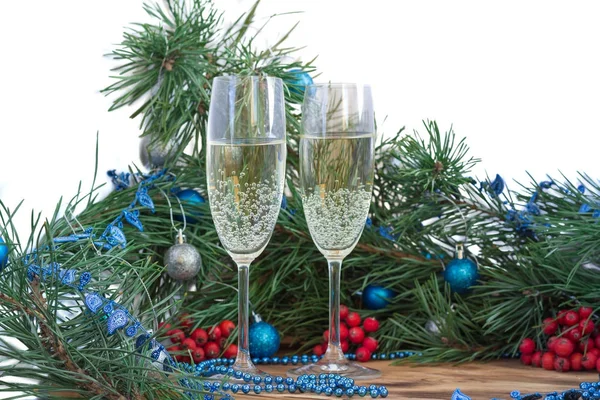 Jul och nyår stilleben, champagne, tall, ornamen — Stockfoto